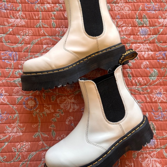 White Quad Platform Chelsea Doc Marten Boots! - Picture 3 of 8